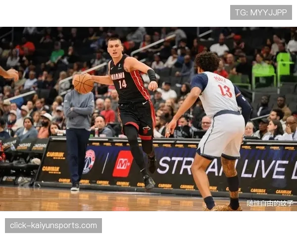 热火阿德巴约32+21统治内线 希罗外线火力提供支持